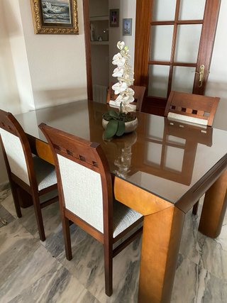 Conjunto mesas comedor madera abeto y 4 sillas.
