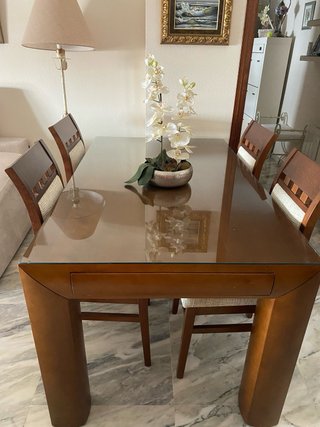 Conjunto mesas comedor madera abeto y 4 sillas.