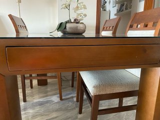 Conjunto mesas comedor madera abeto y 4 sillas.