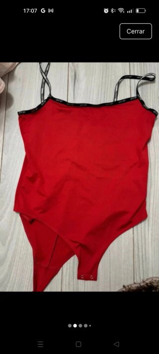 Body rojo tirantes negros Levis