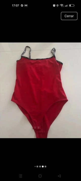 Body rojo tirantes negros Levis