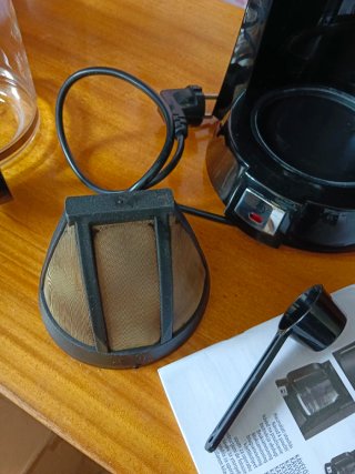 Cafetera Delonghi Goteo Negra