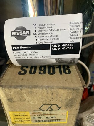 Adorno Escape Nissan y Ford KE791-0X300 Original