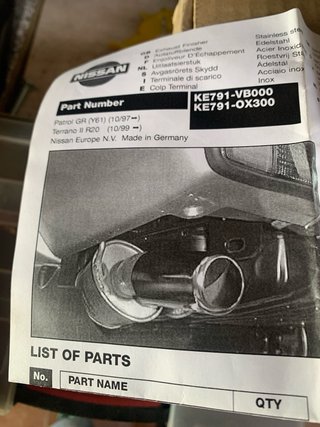 Adorno Escape Nissan y Ford KE791-0X300 Original
