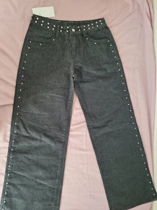 Pantalón vaquero negro One Dilemma estrellas rosas