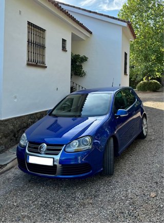 VOLKSWAGEN GOLF VI R32