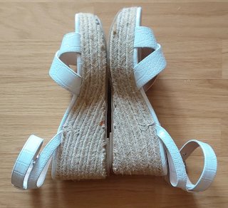 Sandalias de cuña Stradivarius blancas n.39