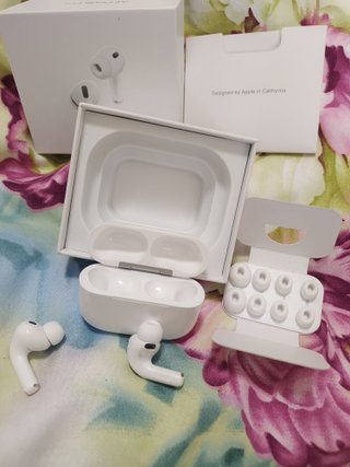 AirPods Pro 3 Bianchi