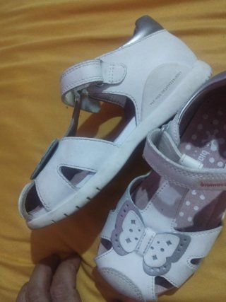 Sandalias niña Solomuna Talla 28 están impecables