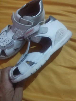 Sandalias niña Solomuna Talla 28 están impecables