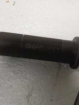 Tubo y puños Ducati Multistrada V2 2025