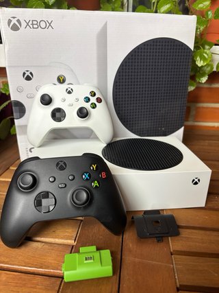 Xbox Series S digital + 2 Mandos + Bateria