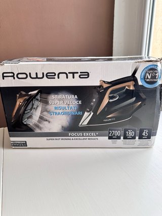 Plancha de vapor Rowenta Negra y Dorada