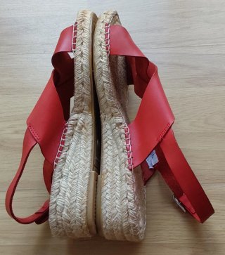 Sandalias de cuña rojas y beige n.40