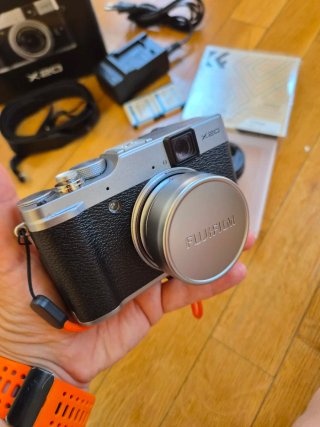 Cámara Fujifilm X20 Plata + Accesorios