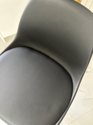 Silla giratoria negra