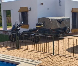 Remolque con toldo y freno