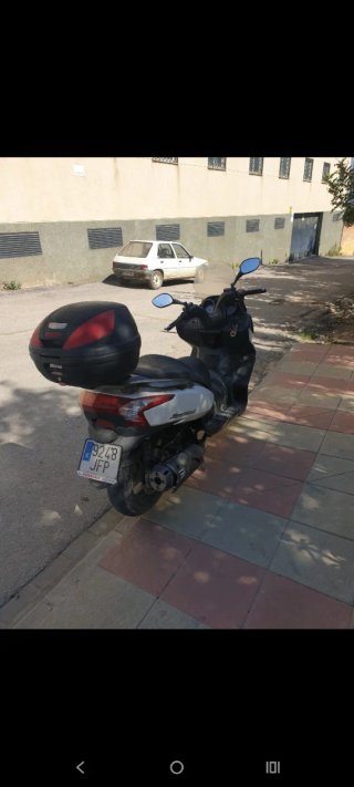Maxi Scooter 125cc Blanca y Negra