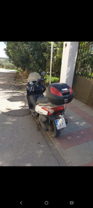 Maxi Scooter 125cc Blanca y Negra