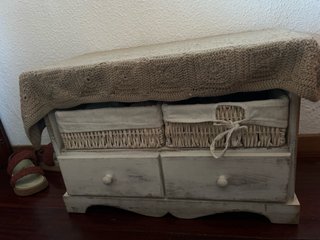 Mueble auxiliar cajones mimbre y madera