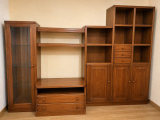 Mueble de salón con vitrina