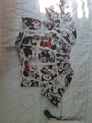 Camiseta y pantalón corto Mickey Mouse niña