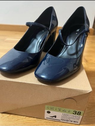 Zapatos de tacón azul marino charol