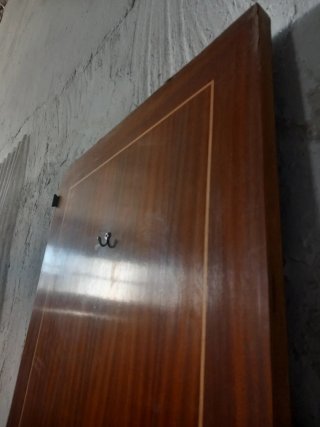 Puerta de madera con pomo 82 X 203