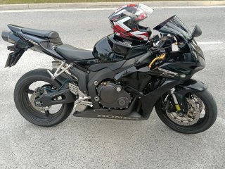 Honda CBR 1000RR Fireblade 2006 Negra