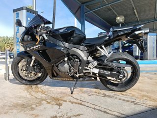 Honda CBR 1000RR Fireblade 2006 Negra