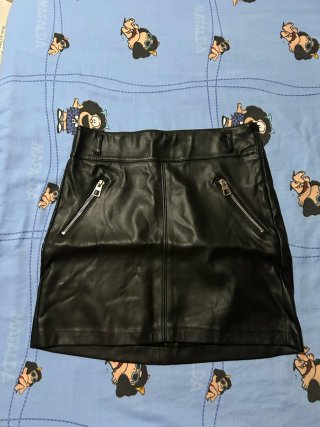 Falda efecto piel Bershka Talla S