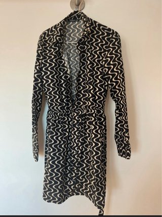 Vestido camisero estampado ondas