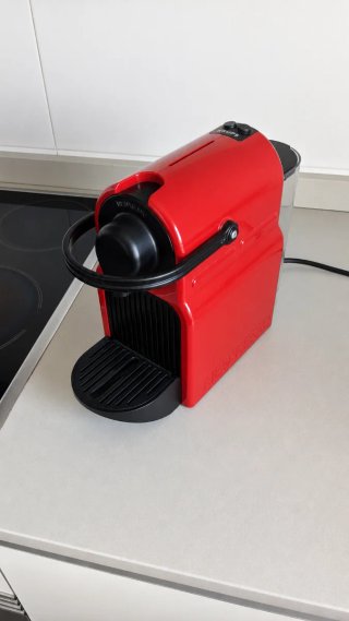 Cafetera Nespresso Krups Inissia Roja