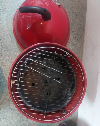 Barbacoa portátil roja