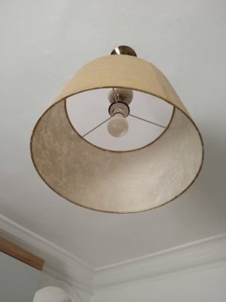 Lámpara de salón dorada