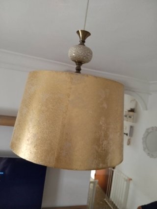 Lámpara de salón dorada