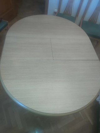 Conjunto sala de estar en buen estado.