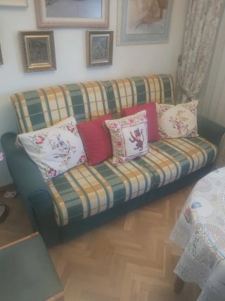 Conjunto sala de estar en buen estado.