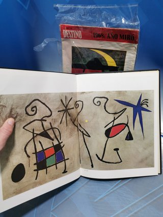 Libros y revista, especial Joan Miró, descatalogado