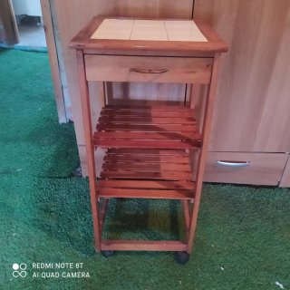 Mueble de cocina de madera y cerámica