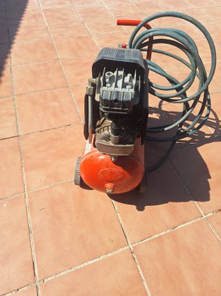 Compresor de aire naranja