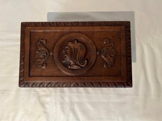 Caja de madera antigua
