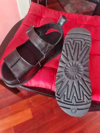 Sandalias UGG Negras Nuevas