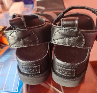 Sandalias UGG Negras Nuevas