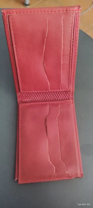 Carteras de piel negra y otro colores