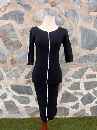 Vestido midi canalé negro con blanco