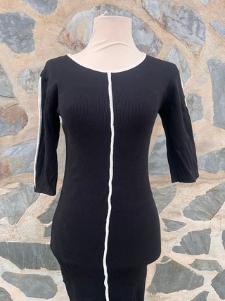 Vestido midi canalé negro con blanco