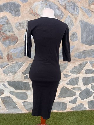 Vestido midi canalé negro con blanco