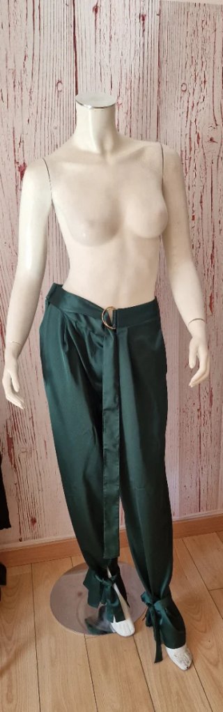 Pantalón satinado The Drop x Signe verde