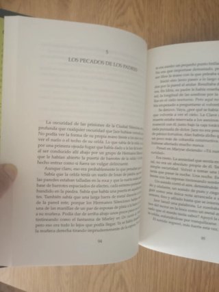 Libro Cazadores de Sombras 2 Ciudad de Ceniza.